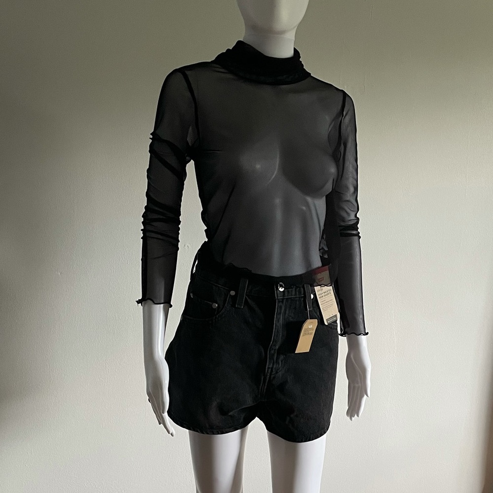 NWT Levi's High-Waisted Mom Shorts